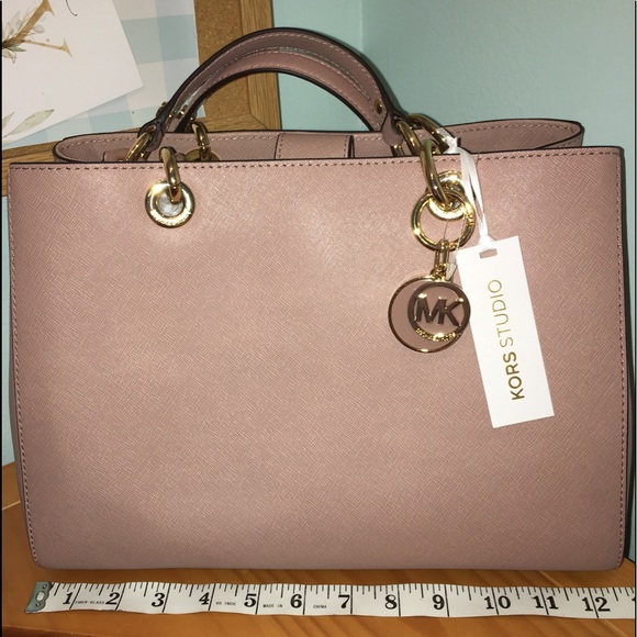 ⭐️HOST PICK⭐️ NWT 💯% Authentic Michael Kors medium Cynthia satchel - Picture 2 of 15